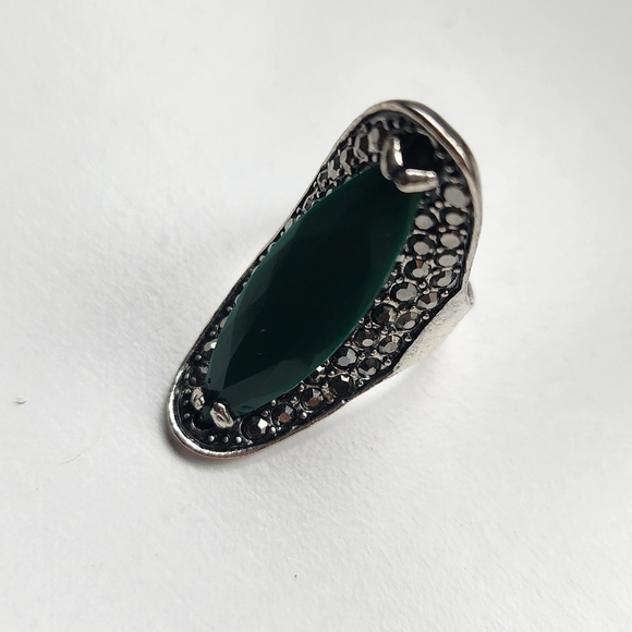 Elegant Green Silver Ring - Picture 7 of 11
